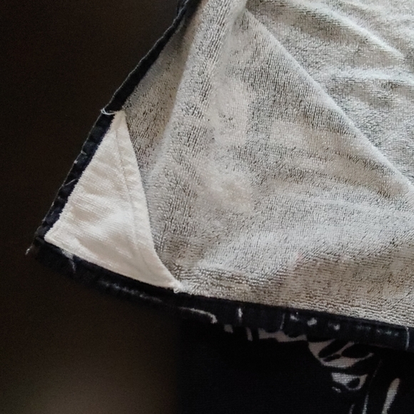 2/$15🌟Stars Wars Darth Vader Hooded Towel - Picture 3 of 5